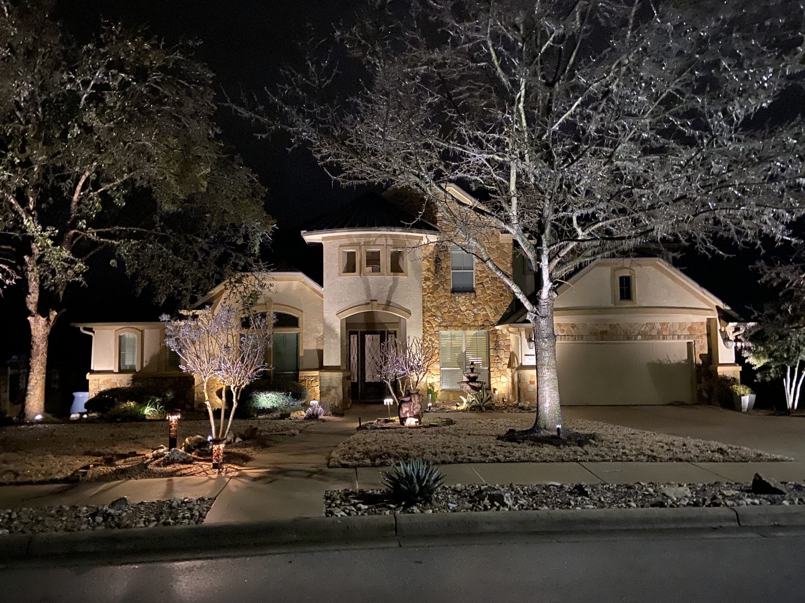 Home view featuring Astoria landscape accent lights display